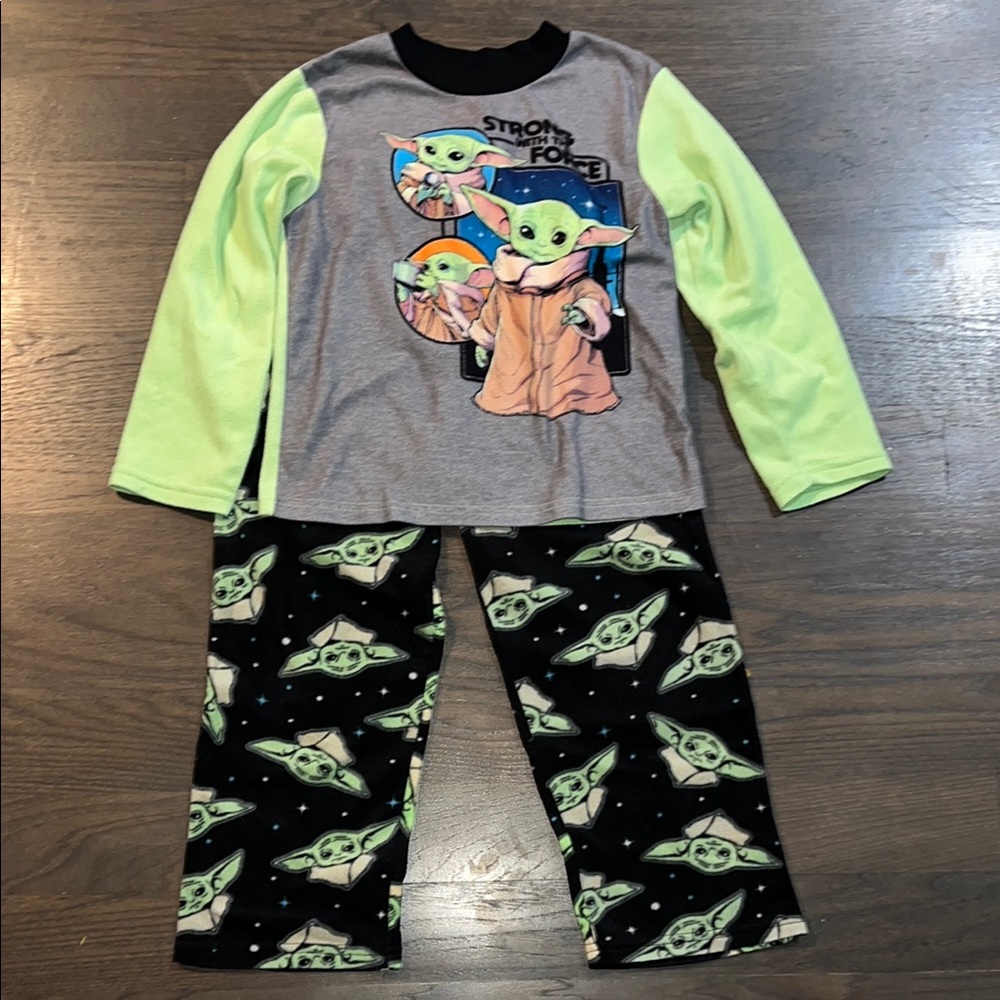 Star Wars Green and Black Pajama Set Size 10